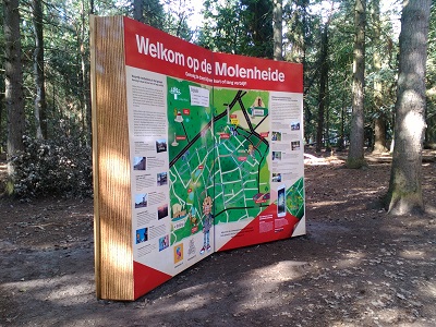 Info-boek in het bos (eigen foto)