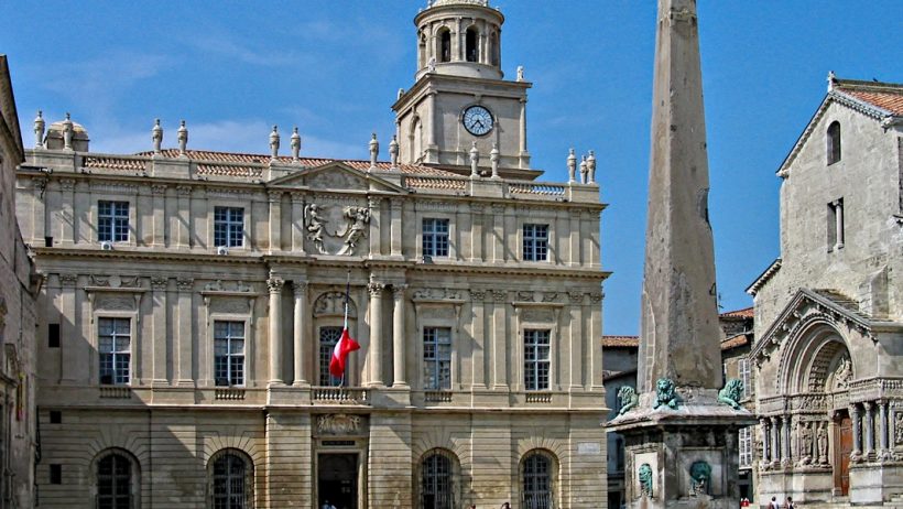 Arles place republique